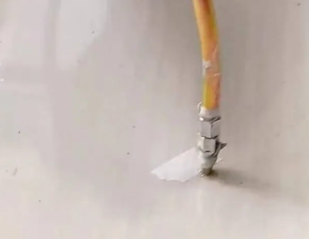 宁波瓷砖空鼓维修公司专业解答在瓷砖铺贴过程中，如果使用的砂料过粗（如全部使用了粗砂），可能会导致以下问题